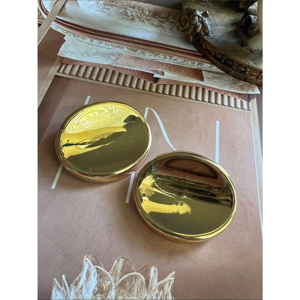 Pair of Shiny Gold Round Earrings R 580